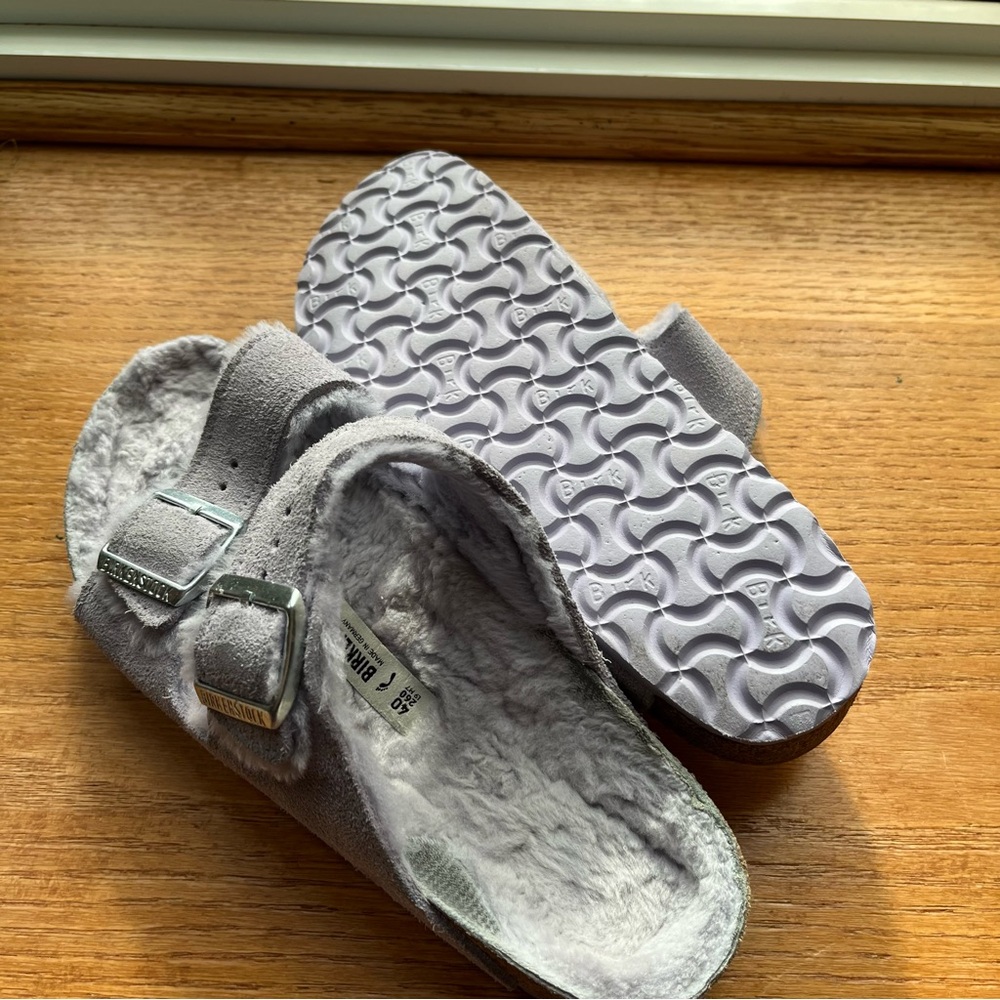 Birkenstock Fur lined Arizona in light purple size 40